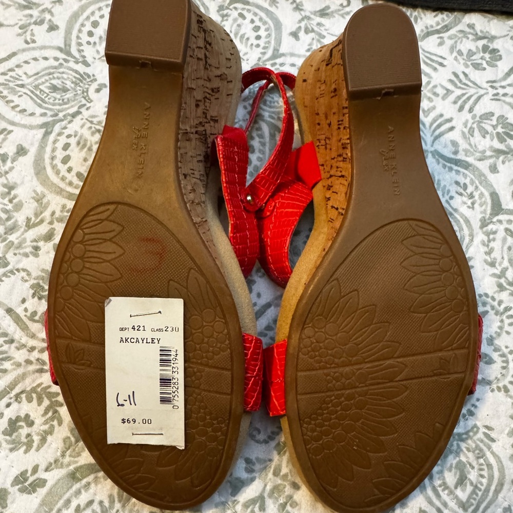 NWT Anne Klein iFlex Red Wedge Sandals - Picture 7 of 8